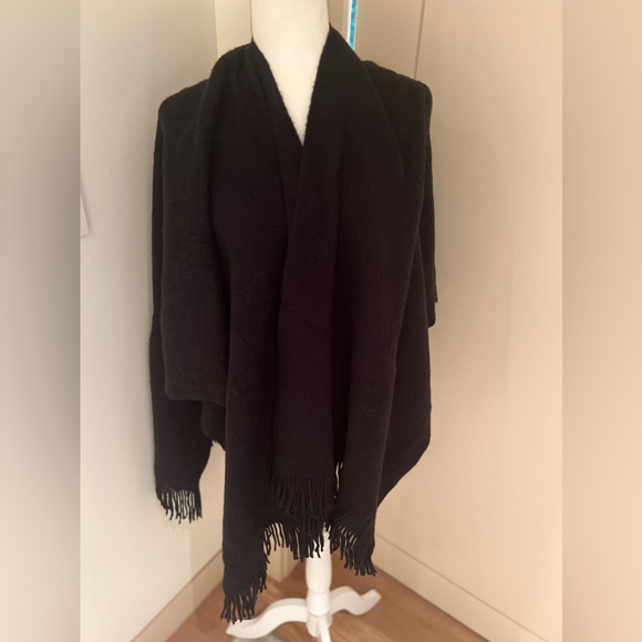 Black chenille fringe poncho. - Picture 5 of 8